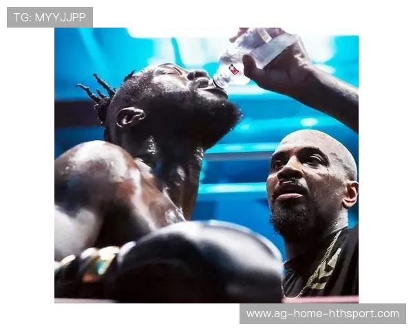 职业拳手比赛中怒吼：来打我！